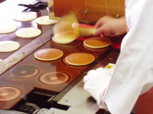 ゆりかもめ30周年記念どら焼き※限定記念缶入り　-常温-